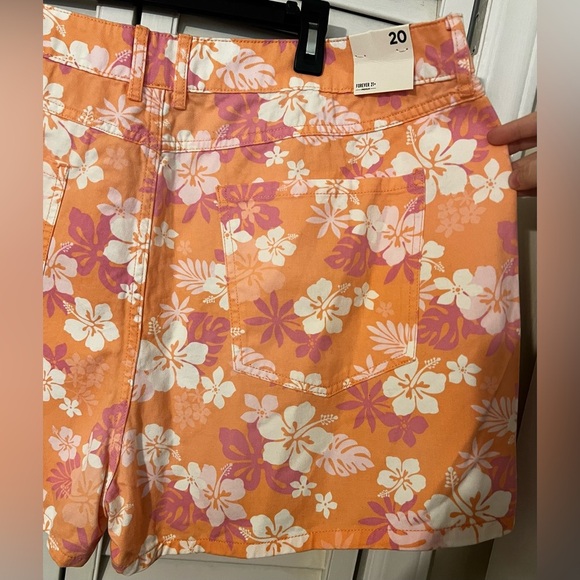 NWT Forever 21 Tropical Floral Print Denim Shorts - Picture 4 of 6